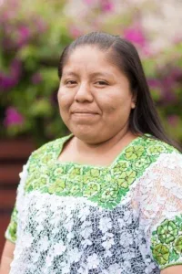 Dinora Yat, becada de FUNJOSE en la carrera de Profesorado en Enseñanza Media de Educación Intercultural