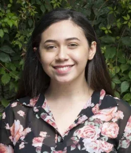 Dominique Luciana Guerra Zepeda, becada de FUNJOSE en la carrera de Licenciatura en Administración de Empresas